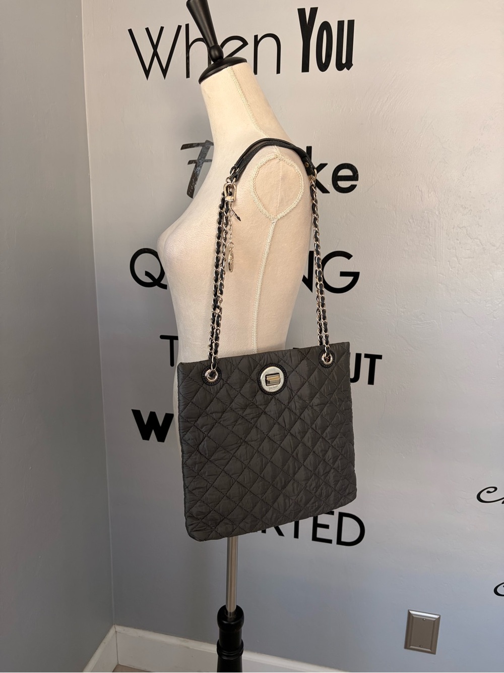 NWOT Luxurious DKNY Quilted Shoulder/CrossBody Nylon  Bag with gold Chain Strap